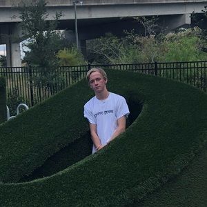 Meet your Posher, Wesley